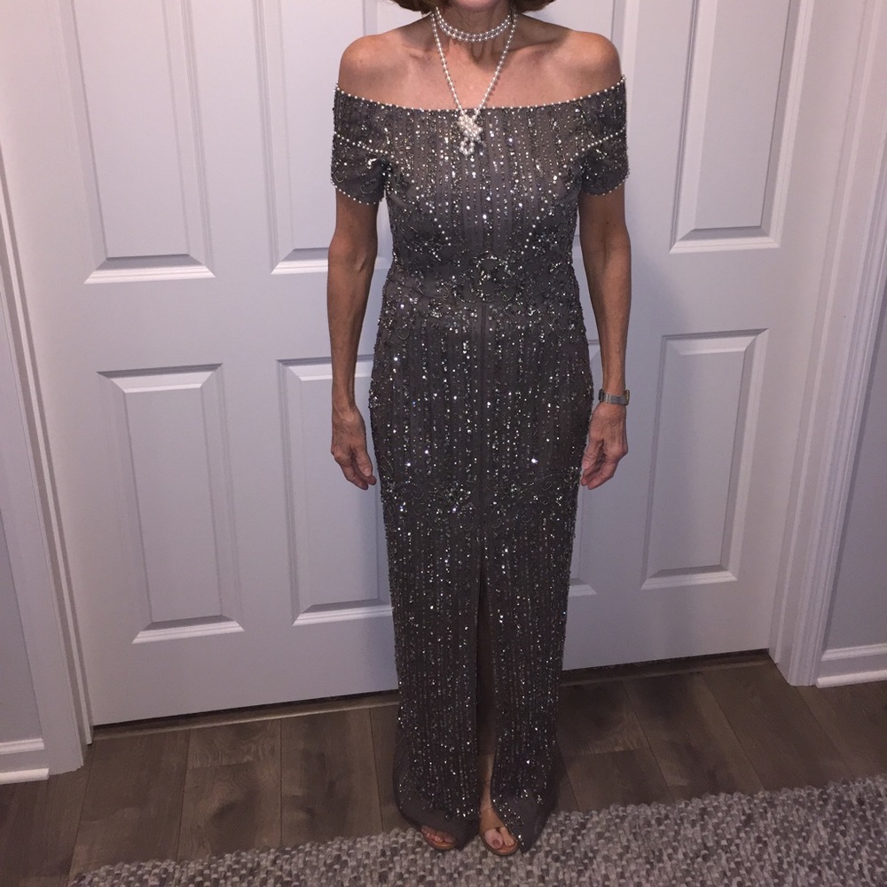Like new Stunning Adrianna papell dress! ⭐️